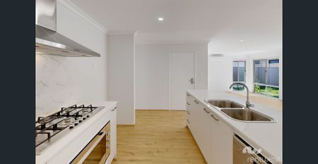 SPACIOUS FAMILY HOME IN BYFORD - Photo 5