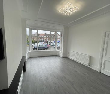 5 bedroom end of terrace house to rent - Photo 2