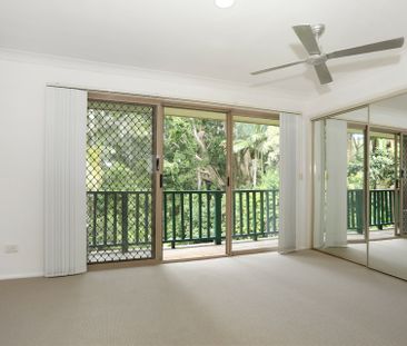 REFURBISHED TOWNHOUSE IN CARRARA'S HIDDEN GEM COMPLEX - Photo 6