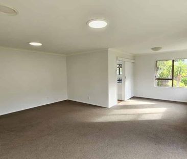 3 brms, tandem garage, handy location - Photo 2