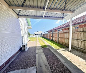 Neat 3 bedroom home in a prime location - Photo 2