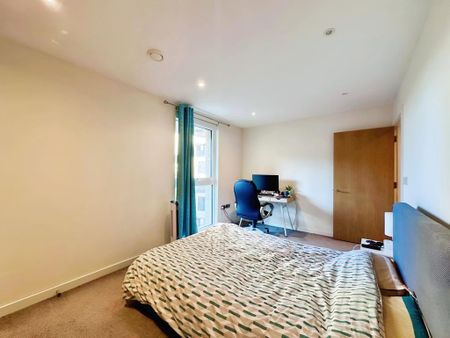 2 bedroom flat to rent - Photo 2