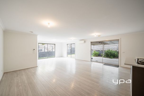 Family Living in a Prime, Nature-Filled Location - Photo 1