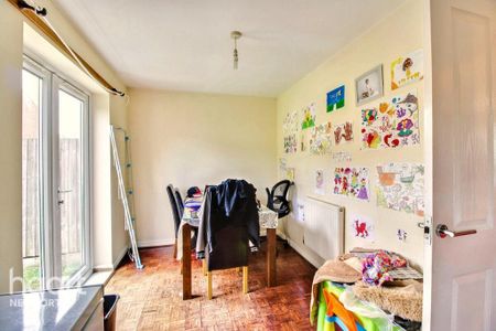 3 bedroom semi-detached house to rent - Photo 5