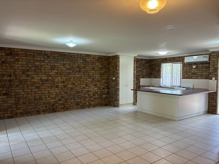 3 bedroom brick with carport - Photo 3