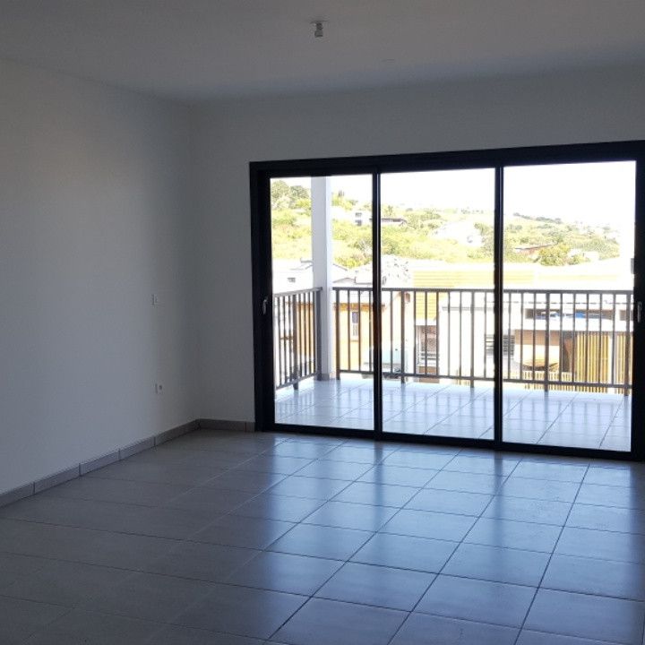 Location Appartement 3 pièces 62m² ST LEU 97436 - Photo 1