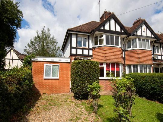 1 bedroom in a house share to rent - Photo 1