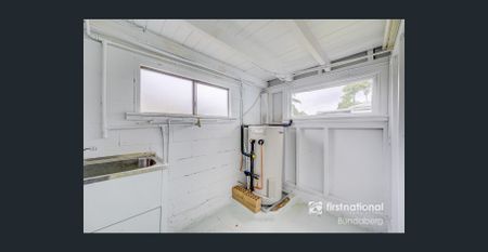 CHARMING HIGH-SET QUEENSLANDER - Photo 2