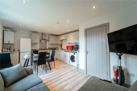 3 bedroom apartment to rent - Photo 3