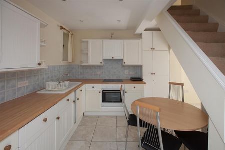 2 bedroom semi-detached house to rent - Photo 2