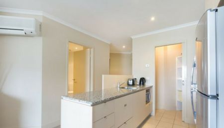 Want to Live with Style and Convenience! - Furnishing Optional - Photo 5