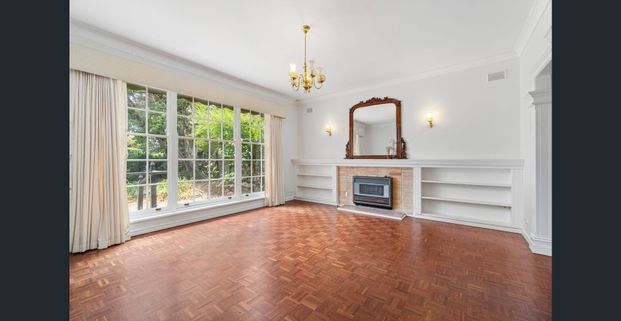 Large Family Living with Multiple Living Areas & Entertaining Courtyard - Photo 1