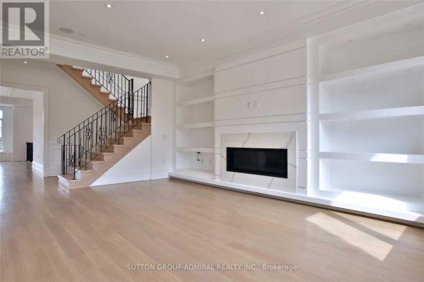 305 FINCH AVENUE E - Photo 1