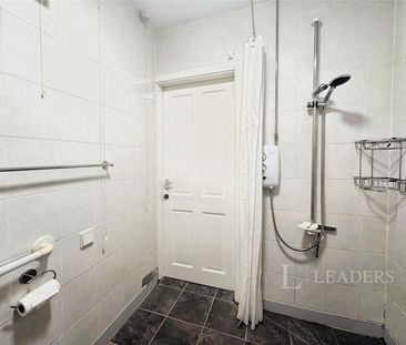 2 bedroom bungalow to rent Nimmings Road, Halesowen, West Midlands,... - Photo 6