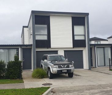 MODERN AND WARM - Photo 1