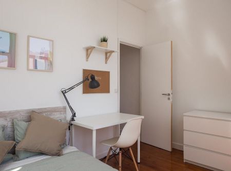 Calçada do Marquês de Abrantes, Lisbon, Lisbon 1200-163 - Photo 5