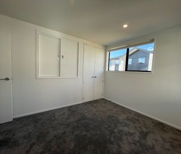 GLEN INNES Sunnymead Road fabulous two level one bedroom apartment ... - Photo 2