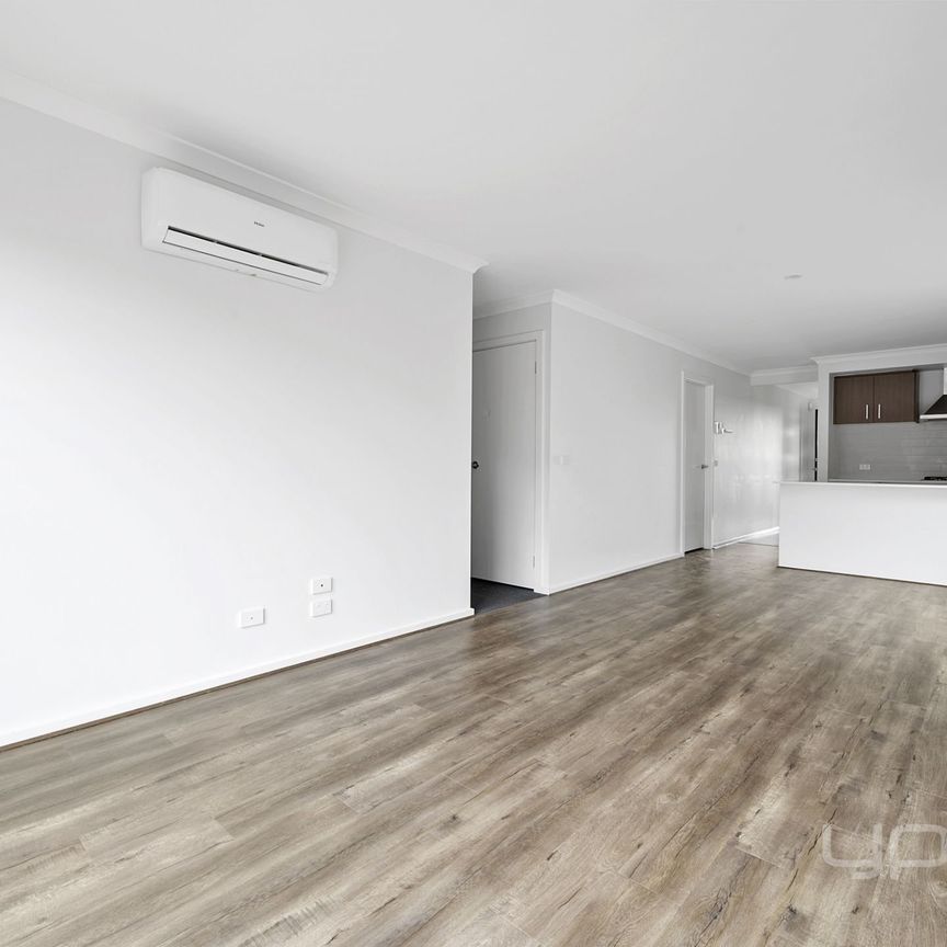 ROCKBANK GEM MOVE IN READY 3 BEDROOM FAMILY HOME - Photo 1