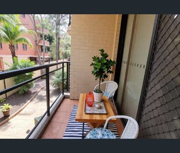 Modern 2-Bedroom Apartment! Next to Stockland Shopping Centre - Photo 5