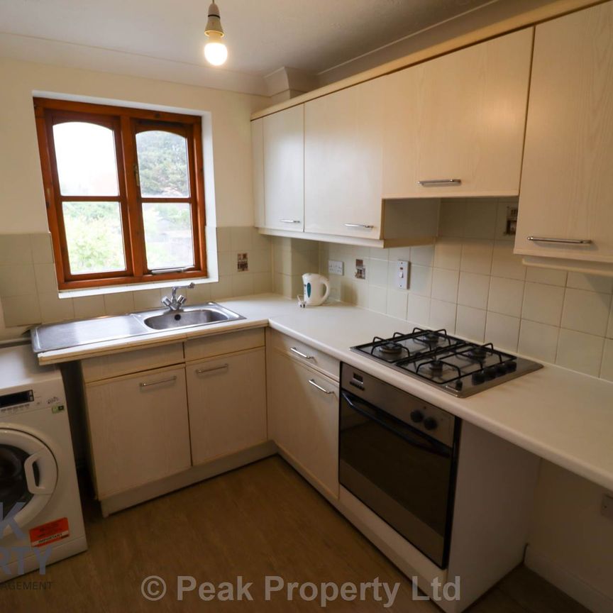 Castleton Road, Southend On Sea - Photo 1
