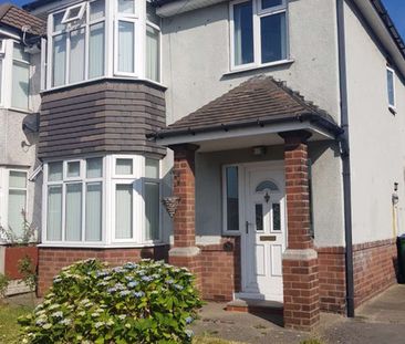 Spacious En-Suite Room in Shared House - Photo 4