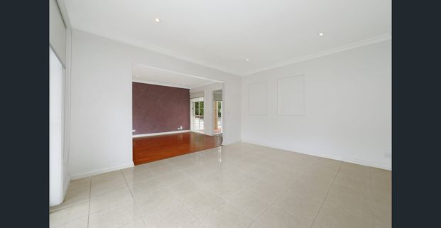 Spacious 3 bedroom Townhouse - Photo 1