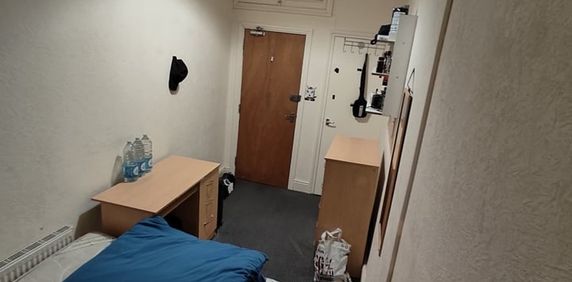 Room in a Shared Flat, Bristol Road, B29 - Photo 2