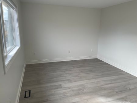 For Lease - 33 Springhurst Avenue Unit# Main, Brampton, Ontario - Photo 3