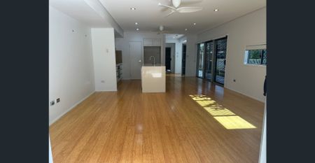 LARGE LOW MAINTENANCE TOWNHOUSE - IN POPULAR NORTHSHORE - Photo 2