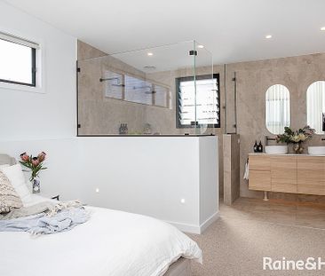 Modern Coastal Living in Beautiful Dolphin Point - 4 Bedroom Family... - Photo 4