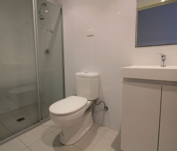 Quality 2 Bedroom Security Apartment - Photo 5