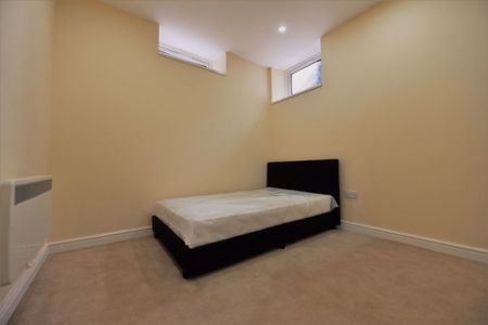 1 bedroom Flat in Flat 5, Leeds - Photo 4