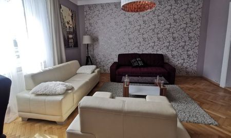 2.5 bedroom flat, great location, close to Eurovea - internet , cable tv..nice landlord - Photo 3