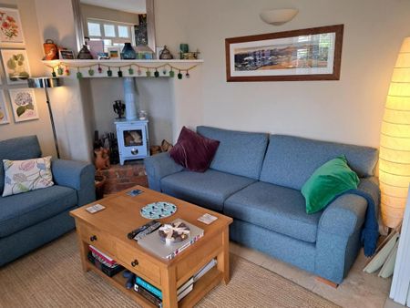 3 bedroom semi-detached house to rent - Photo 4