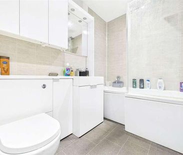 Victoria Road, Farnborough, Hampshire, GU14 - Photo 2