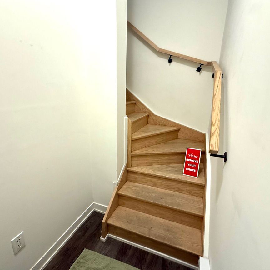 For Lease - 2 Steckley House Lane Unit# 924, Richmond Hill, Ontario - Photo 1