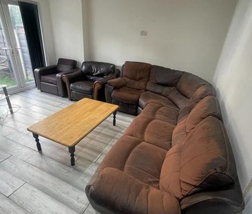 5 bedroom semi-detached house to rent - Photo 2