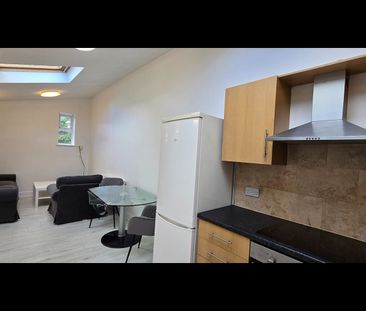 2 Bed Flat, Meanwood Road, LS6 - Photo 2