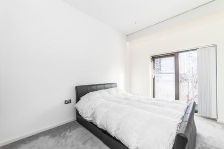 Embassy Gardens, SW11, London - Photo 5