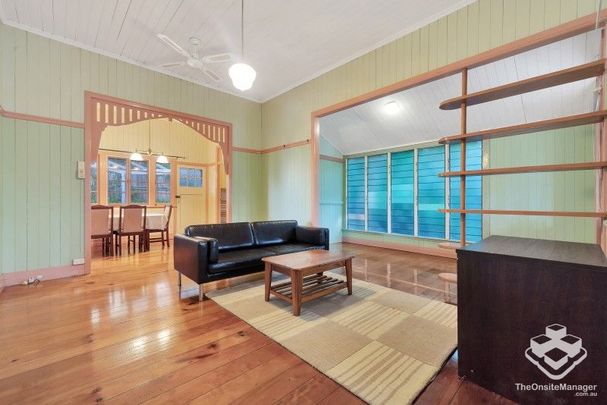 Spacious Furnished Home in Prime Location â¨ - Photo 1