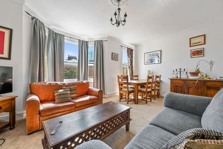 3 bedroom apartment to rent - Photo 2