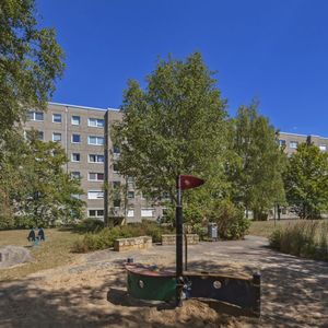 3-Raum-Wohnung mit Balkon und super Ausblick - Photo 2