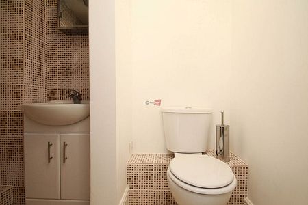 High Street, Rochester - Photo 4