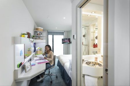 1 bedroom in a flat share to rent - Photo 4