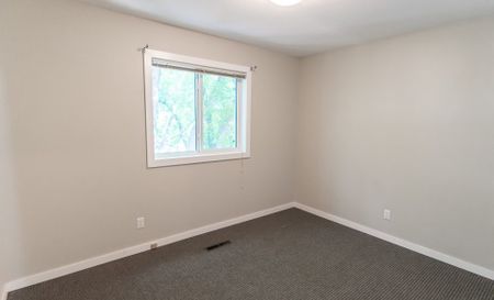 Stunning 3 Bedroom Home with Full Basement - Photo 4