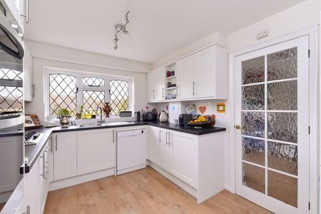 4 bedroom detached house to rent - Photo 4