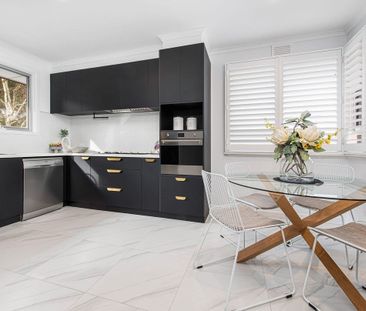 Spacious & Sophisticated Family Living in Blackburn North - Photo 3