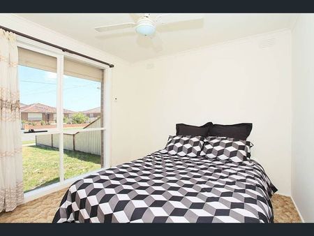 Spacious 3-Bedroom Home with Abundant Natural Light in Thomastown - Photo 3