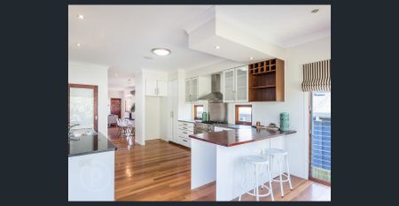 Modern Style and Convenience - Photo 4