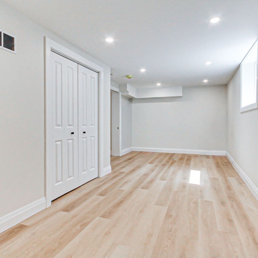 For Lease - 4 Carrington Place Unit# B, Bradford West Gwillimbury, Ontario - Photo 1